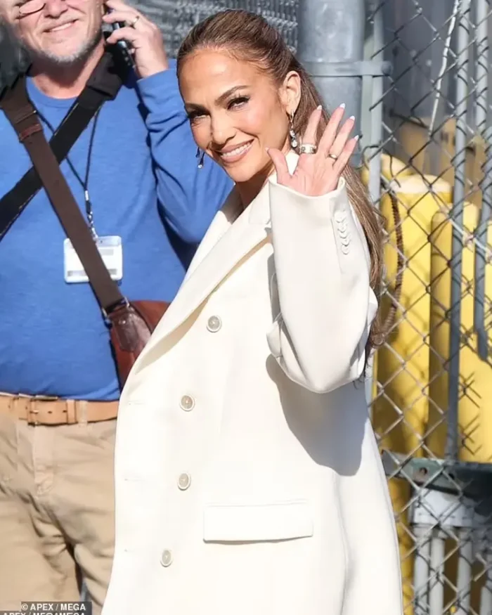Jimmy Kimmel Live Jennifer Lopez Cream Trench Coat | Trendy Leather Jackets